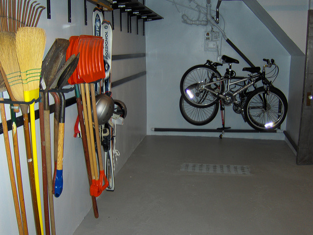 garage-wallhooks-organization