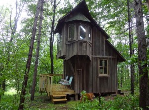 tiny-home-porch-chairs